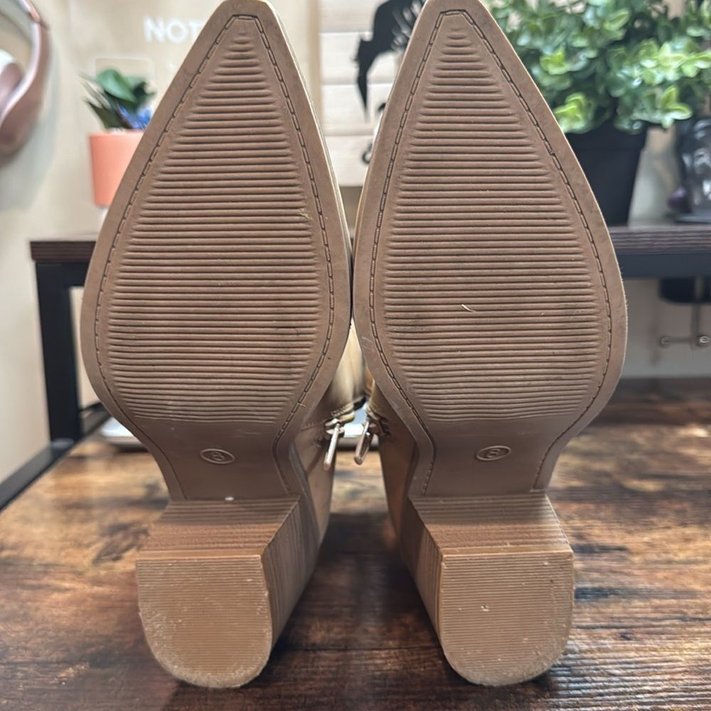 Universal Thread‎ Tan western Bootie size 8 - Picture 11 of 12